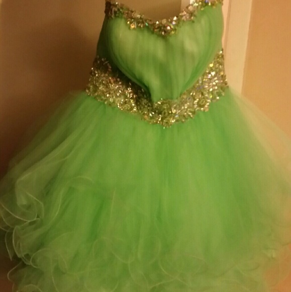 Dress - Picture 4 of 4