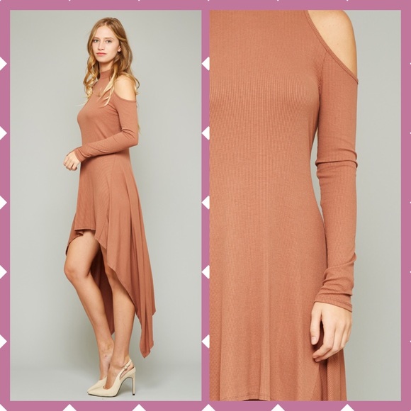 {LAST 1}SALE Long sleeve cold shoulder hi-low 👗 - Picture 2 of 4