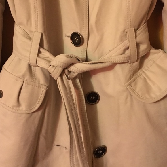 SOLD SOLD 💛BEAUTIFUL authentic Esprit trench💛 - Picture 3 of 3