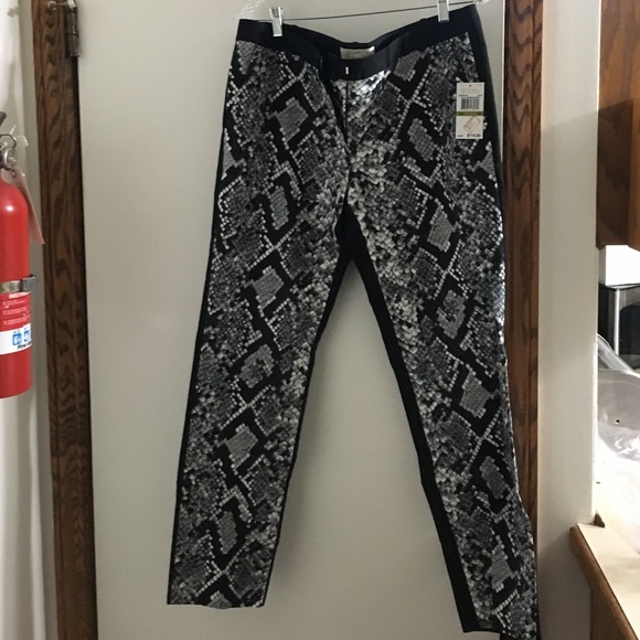 Color block pants/ black back