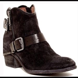 NEW Donald Pliner Ankle Boots