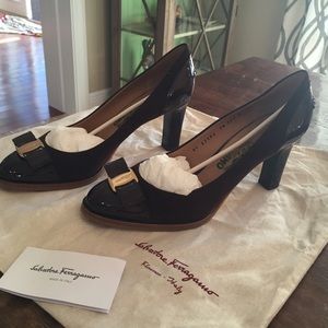 Feragamo pumps size 10