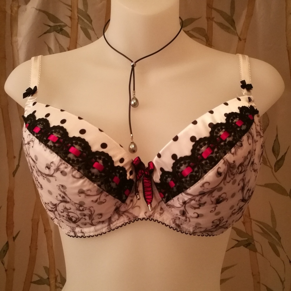 Retro Pin Up Push Up Lace Satin Trim Bra 32D