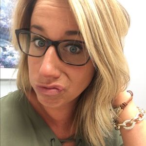 Meet your Posher, Laura