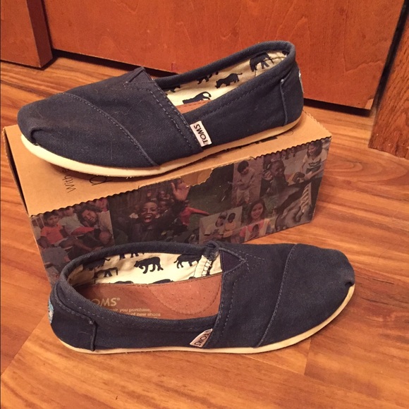 Navy blue Toms