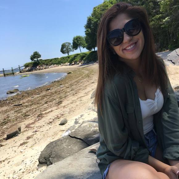 Meet your Posher, Andrea - Picture 1 of 3