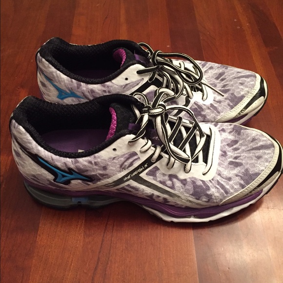 Mizuno Wave Creation 15