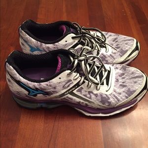 Mizuno Wave Creation 15