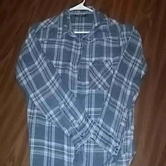 Button up - Picture 3 of 3