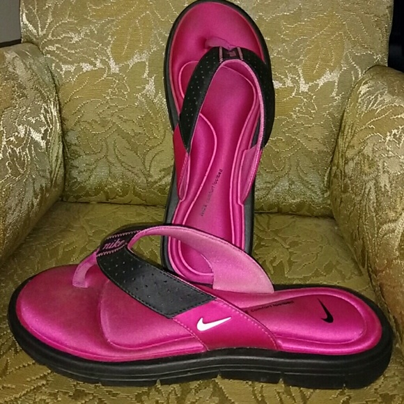 Nike memory foam flip flops