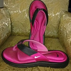 Nike memory foam flip flops