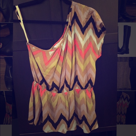 BCBG Generation one shoulder chevron top