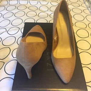 Tan 5.5 F21 pumps