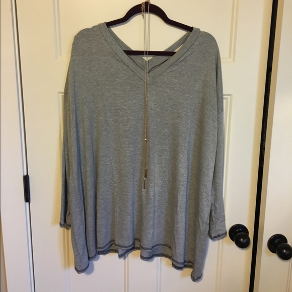 ❌‼️SOLD‼️❌Grey Tunic Top - Picture 3 of 3