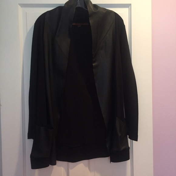 Black jacket with leather collar and pockets - Picture 1 of 4