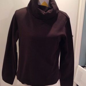 GAP Dark grey fleece top.