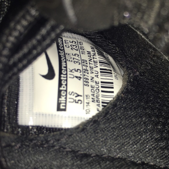 Nike Shoes - Nike Roshe Runs Nike Shoes - Nike Roshe Runs