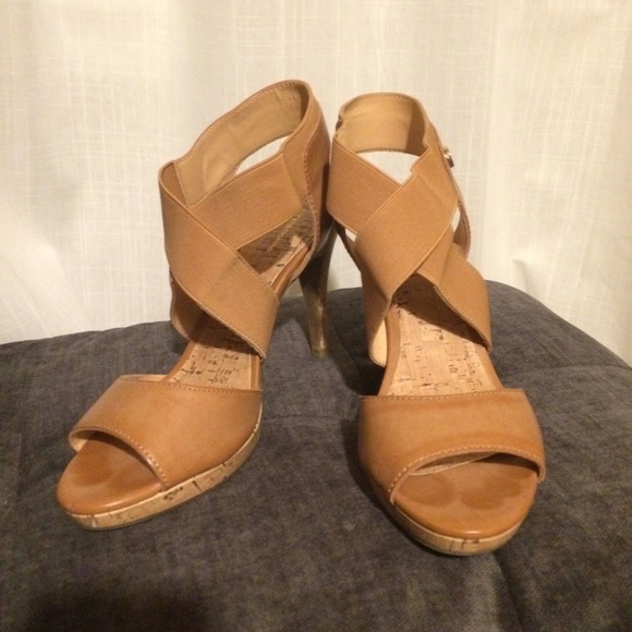 Liz Claiborne heels size 9