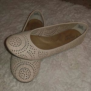 Nude Flats