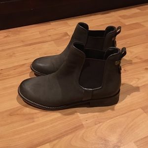 Steve Madden flat booties