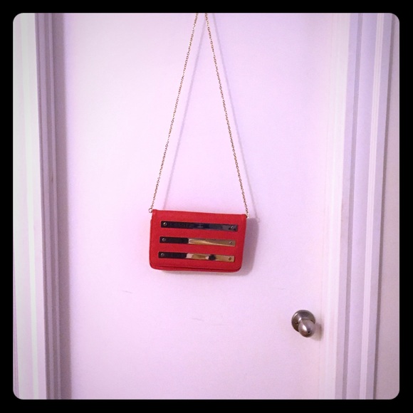 Great clutch to bring on a night out !