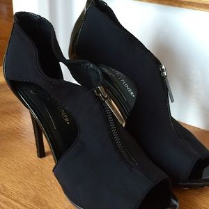 Donald J Pliner black high heels
