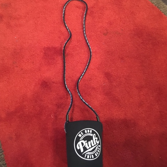 A black and white cup holder for on the run