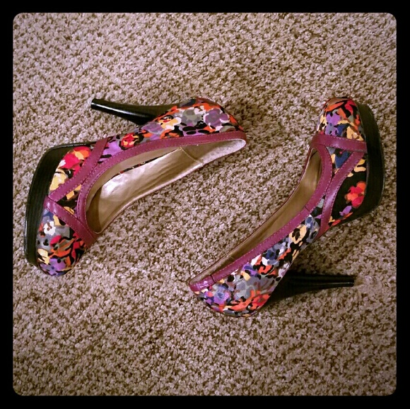 NWOT Madden Girl Floral Kitten Heels - Picture 1 of 4
