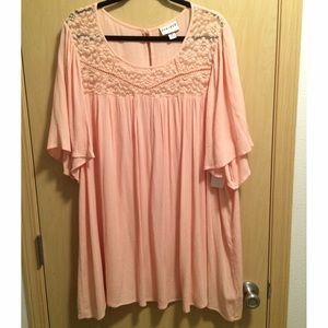 PEASANT TOP WITH LACE NECKLINE