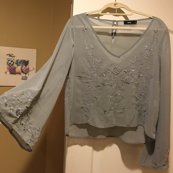 Grey belle sleeve crop top