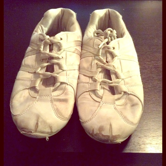 CHASSE CHEER SHOES!! SIZE 8.5