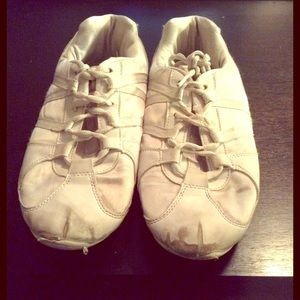 CHASSE CHEER SHOES!! SIZE 8.5