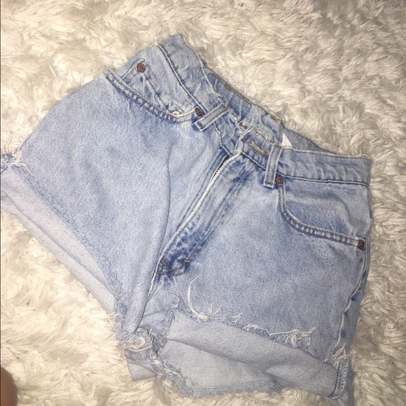 Vintage levi high waisted shorts