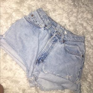 Vintage levi high waisted shorts