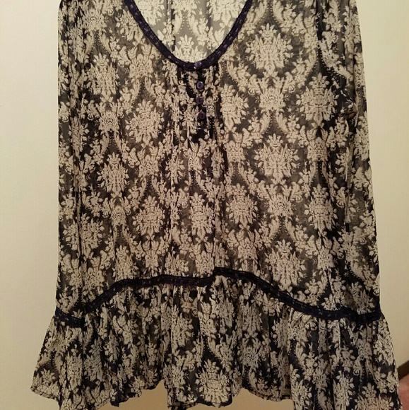 Floral bell sleeve blouse