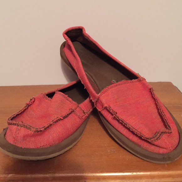 Excellent Used Condition Sanuks!