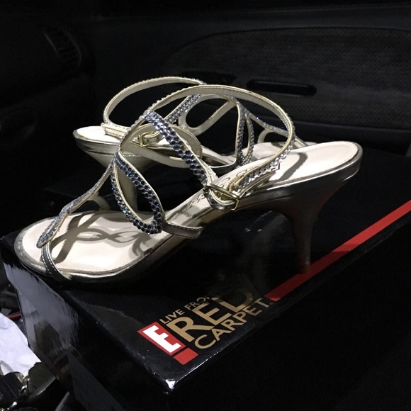 E live from the red carpet and heels brand-new - Picture 2 of 3
