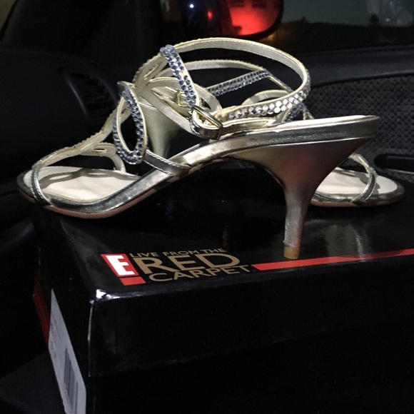E live from the red carpet and heels brand-new - Picture 3 of 3