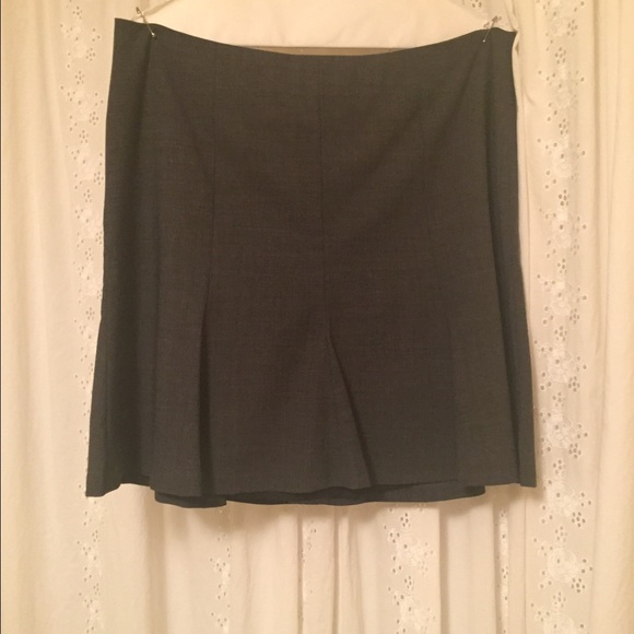 Grey express skirt!! Perfect for the office!!