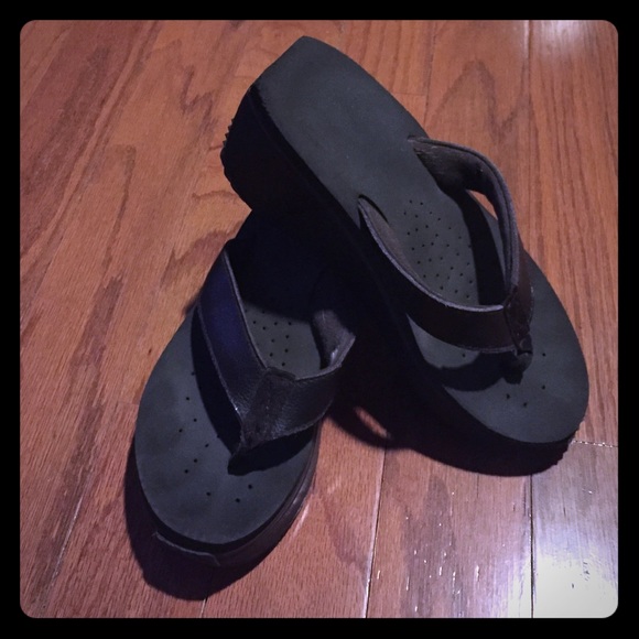 Volatile flip flops
