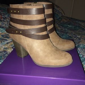 Deluxxxe Brown Pari Madden Girl Booties