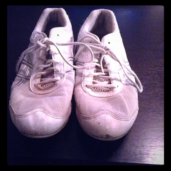 OASICS CHEER SHOES!! SIZE 8.5
