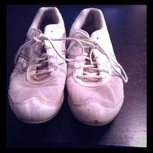 OASICS CHEER SHOES!! SIZE 8.5