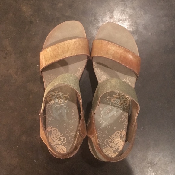 Gold otbt heels