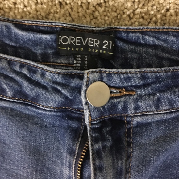 Tommy Hilfiger Meets Forever 21 - Picture 4 of 4