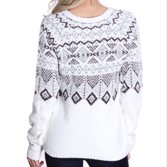 White Tribal Print Sweater 🎉HP 11/27🎉 - Picture 2 of 2
