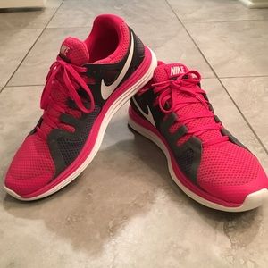 Nike lunarlon running sneakers