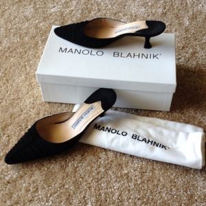 % Authentic Manolo Blahnik Kitten Heels Slide % Authentic Manolo Blahnik Kitten Heels Slide