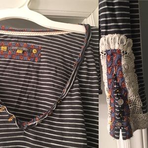 Comfy, Fun Anthropologie Little Yellow Button Top