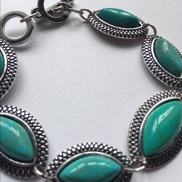 Elegant Turquoise Bracelet - Picture 3 of 3